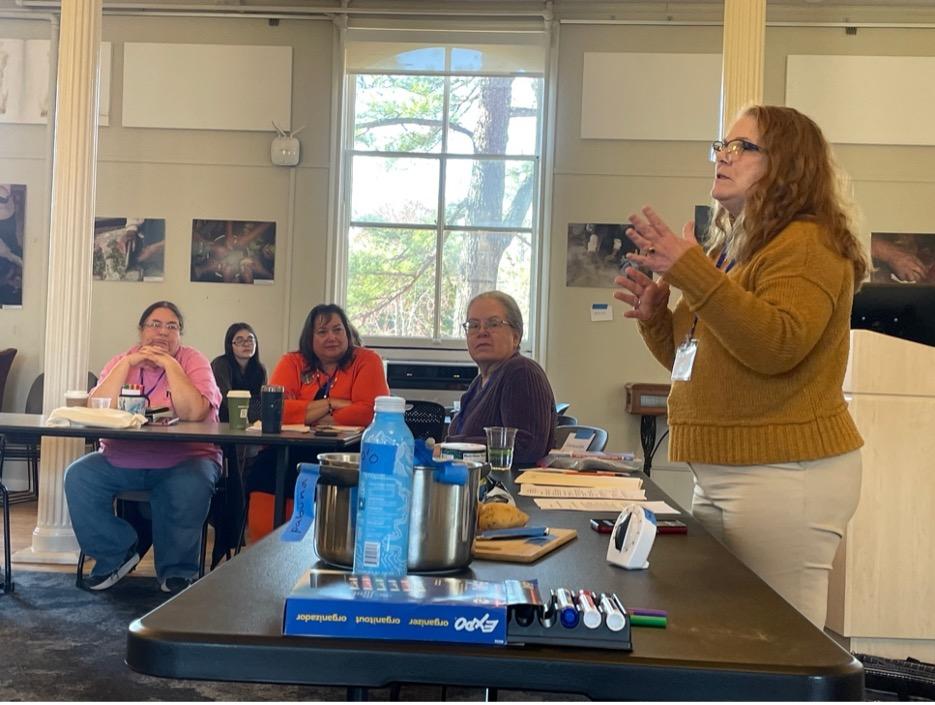 Teresa Pollak opens the workshop welcoming particpants to Monacan territory